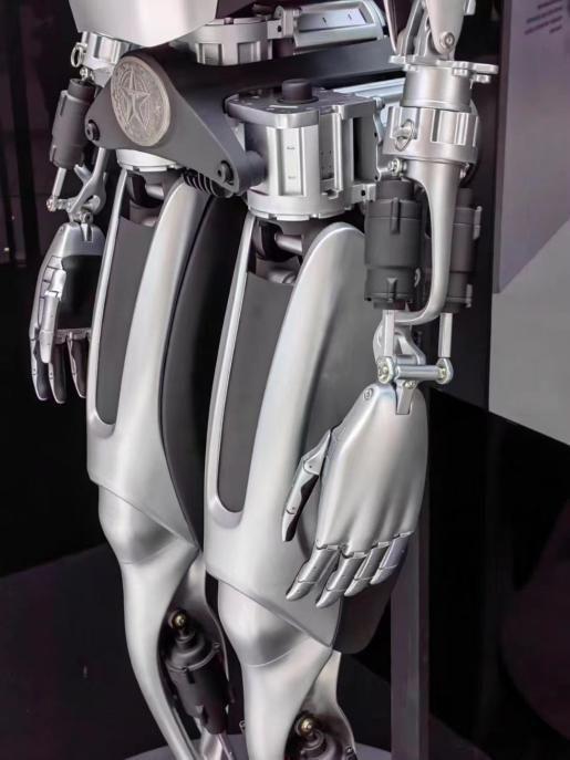 2023世界人工智能大會 智能機器人亮相引爆熱潮，最低售價百萬引領行業新動向